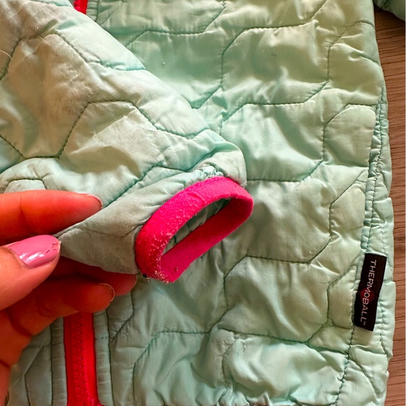 The North Face puff jacket 2 T - Picture 3 of 3